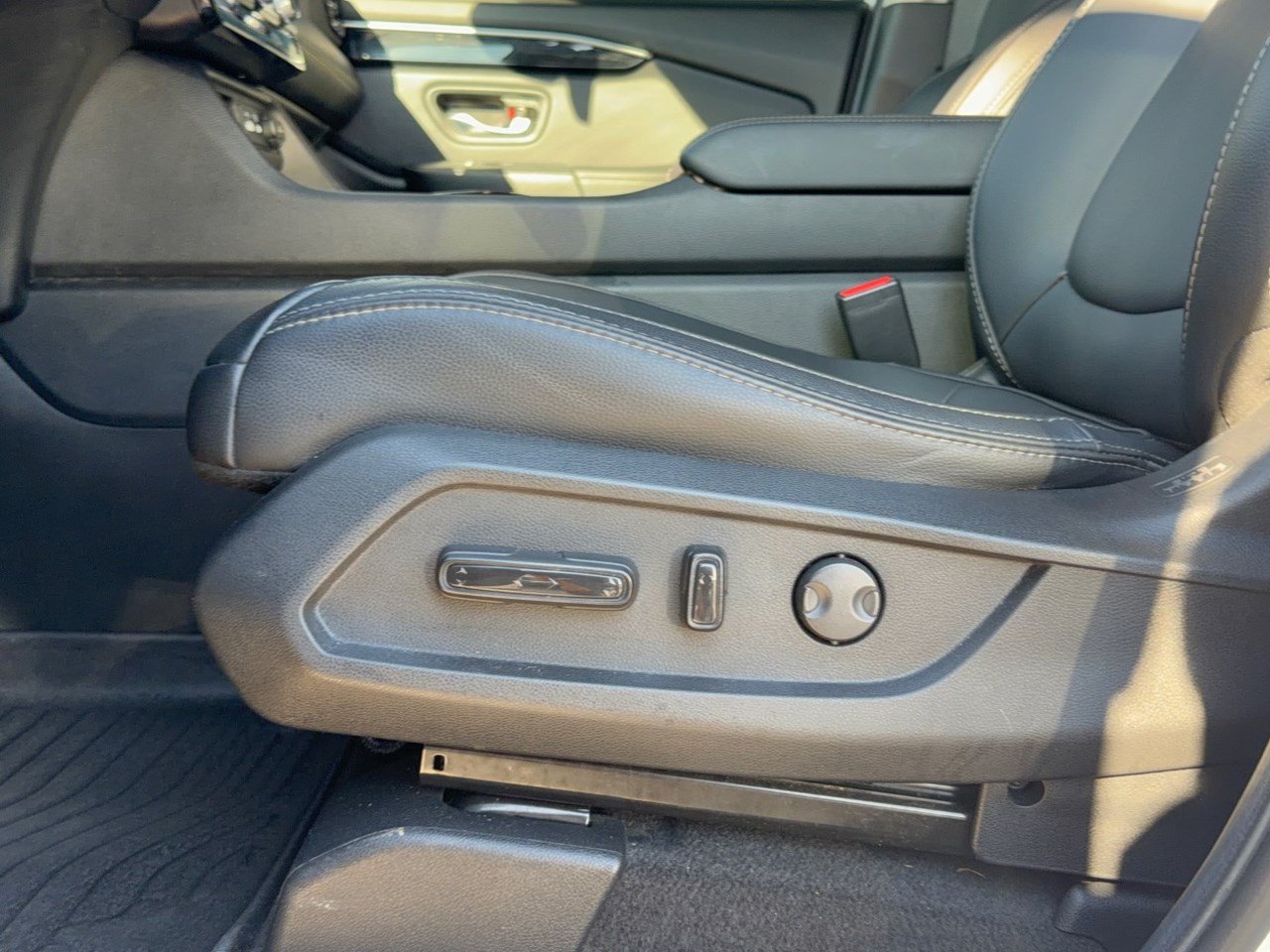 Used 2025 Honda Pilot EX-L image 16