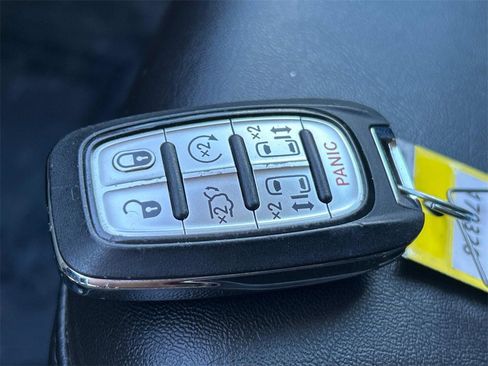 Used 2024 Chrysler Pacifica Touring-L image 41