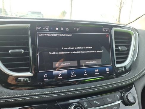 Used 2023 Chrysler Pacifica Touring-L w/ S Appearance Package image 15