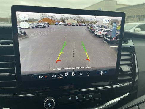 Used 2023 Ford Transit 350 XLT image 21