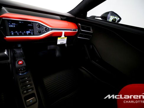 Used 2019 Ford GT RWD image 16