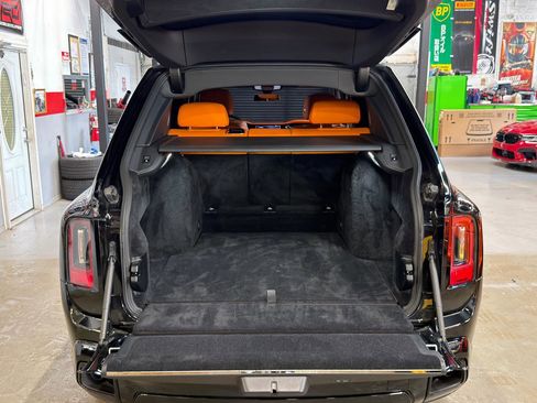 Used 2025 Rolls-Royce Cullinan AWD/4WD image 32
