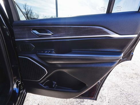 Used 2022 Jeep Grand Cherokee L Limited image 14