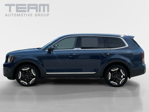Used 2023 Kia Telluride EX w/ EX Captain's Chair Package FWD image 4