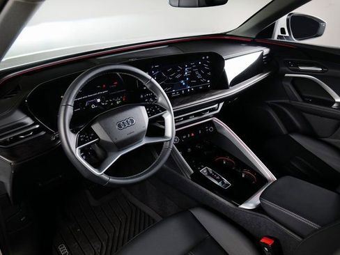 Used 2025 Audi Q5 Premium w/ Convenience Package AWD/4WD image 3