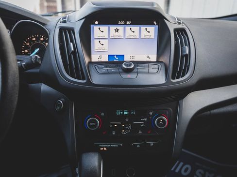 Used 2019 Ford Escape SE image 3