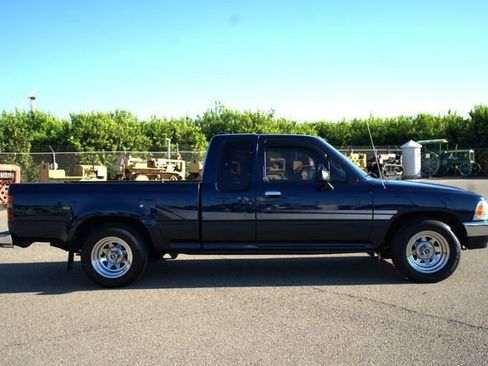 Used 1994 Toyota Pickup DX image 11