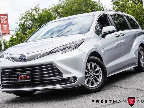 Used 2025 Toyota Sienna XLE AWD/4WD image 17