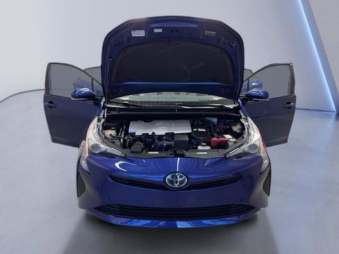 Used 2016 Toyota Prius Four image 9
