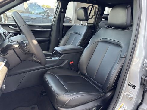 New 2025 Jeep Grand Cherokee Limited w/ Black Appearance Package image 21