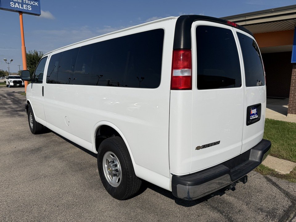 Used 2024 Chevrolet Express 3500 LT w/ LT Preferred Equipment Group RWD image 3