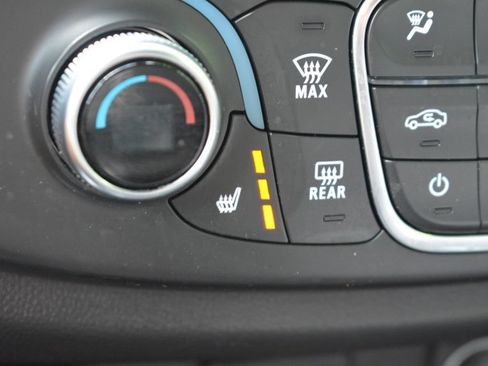 Used 2022 Chevrolet Traverse LT w/ LPO, Blackout Package AWD/4WD image 18