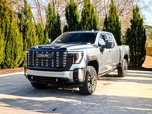 Used 2025 GMC Sierra 2500 Denali Ultimate image 5