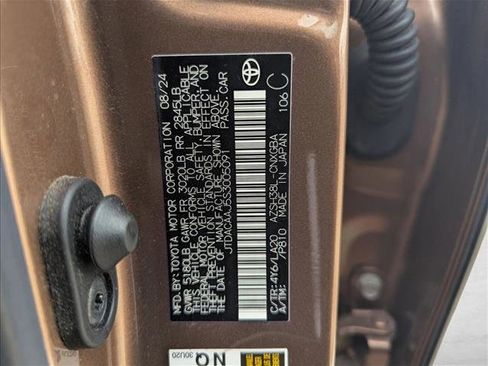 Used 2025 Toyota Crown Signia w/ Advanced Technology Package image 17