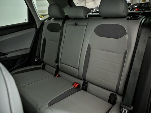 Certified 2023 Volkswagen Taos SE w/ Panoramic Sunroof Package FWD image 15