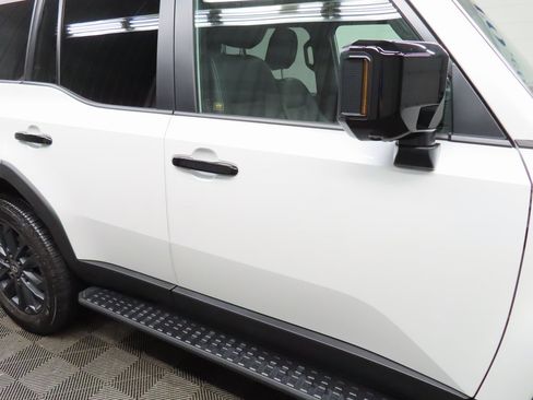 Used 2024 Toyota Land Cruiser image 33