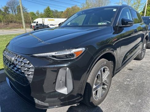 Used 2025 Audi Q5 Premium w/ Premium Plus AWD/4WD image 2