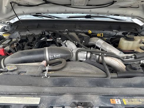 Used 2016 Ford F250 Platinum w/ FX4 Off-Road Package AWD/4WD image 48
