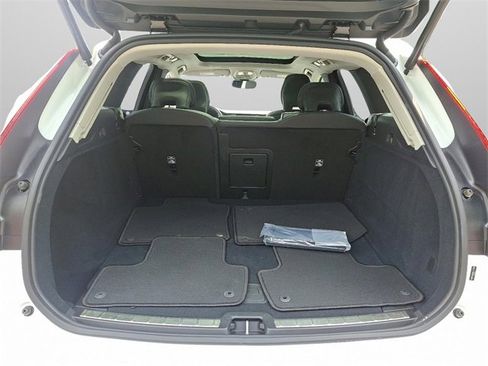 Certified 2025 Volvo XC60 B5 Plus image 26