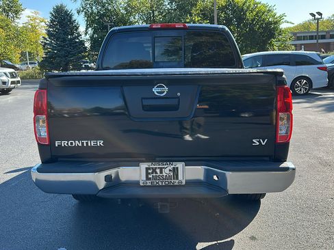 Used 2018 Nissan Frontier SV image 5