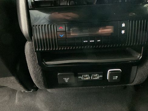 Used 2025 Jeep Wagoneer 4WD image 25