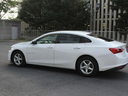 Used 2016 Chevrolet Malibu LS FWD image 9