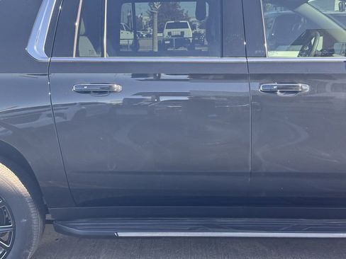 New 2025 Chevrolet Suburban Premier image 9