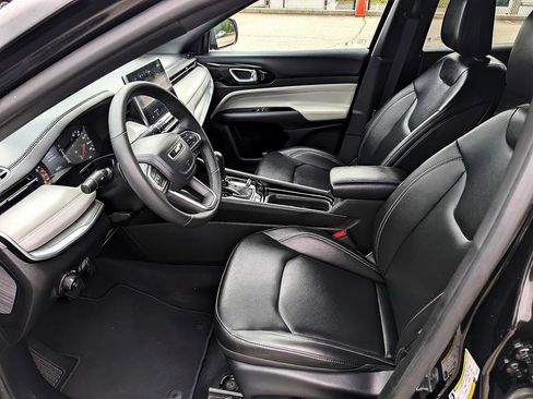 Used 2025 Jeep Compass Limited AWD/4WD image 8