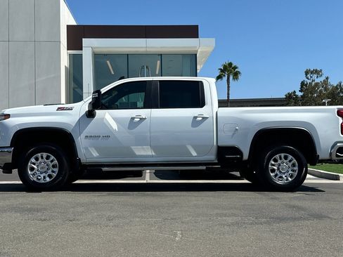 Used 2025 Chevrolet Silverado 2500 LT AWD/4WD image 6