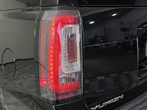 Used 2020 GMC Yukon SLT w/ Premium Edition RWD image 31