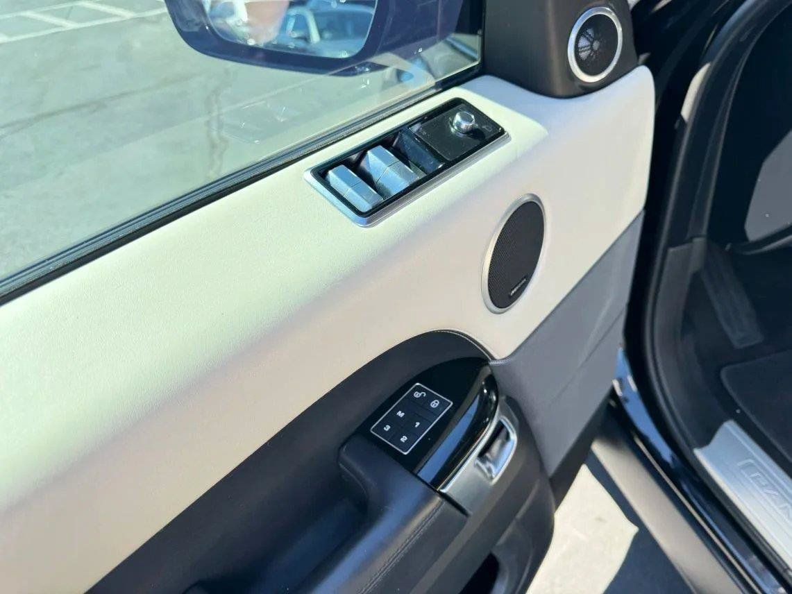 Used 2019 Land Rover Range Rover Sport Supercharged AWD/4WD image 11