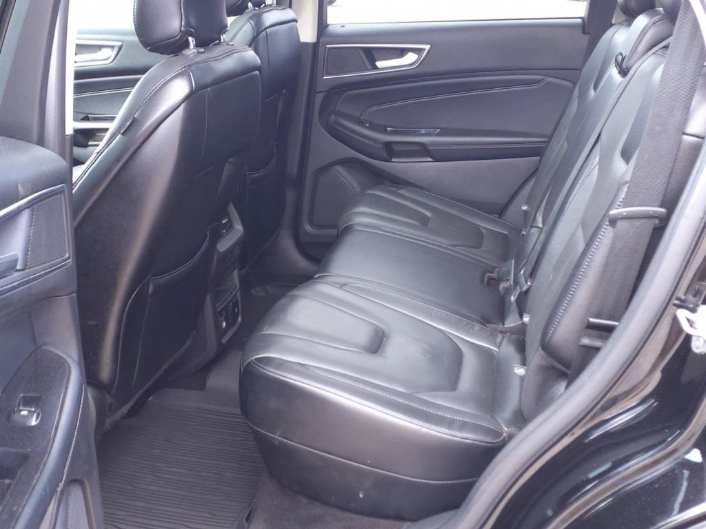 Used 2018 Ford Edge Titanium w/ Equipment Group 301A FWD image 10