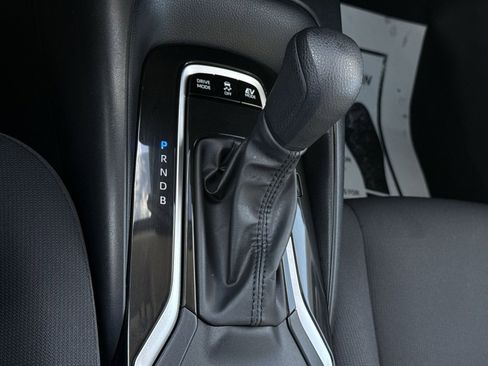 Used 2025 Toyota Corolla LE image 21