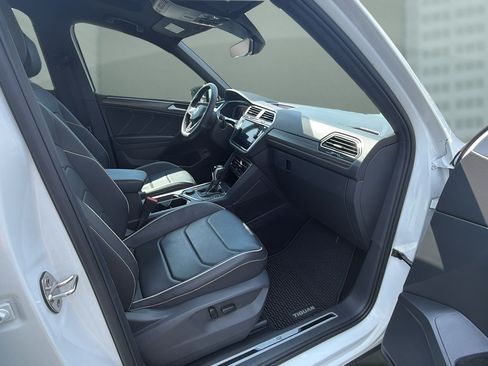 Used 2022 Volkswagen Tiguan SEL R-Line AWD/4WD image 18