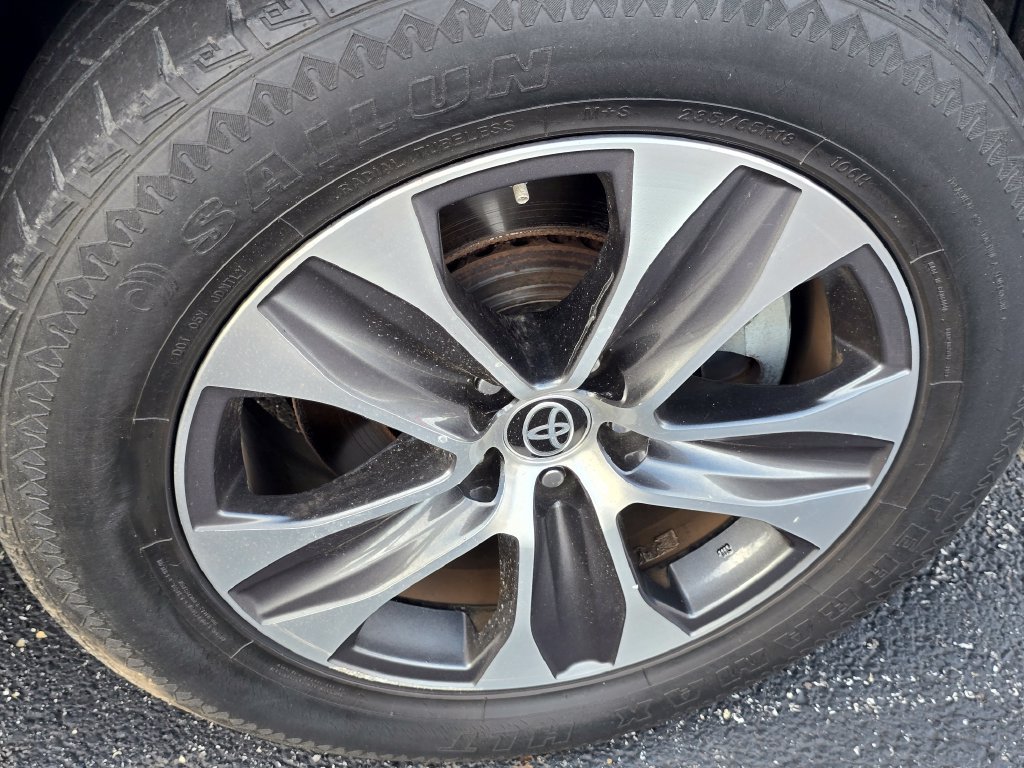 Certified 2021 Toyota Highlander XLE FWD image 21