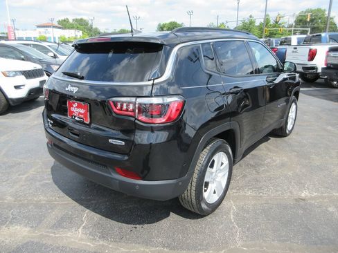 Used 2022 Jeep Compass Latitude w/ Sun and Sound Group AWD/4WD image 6