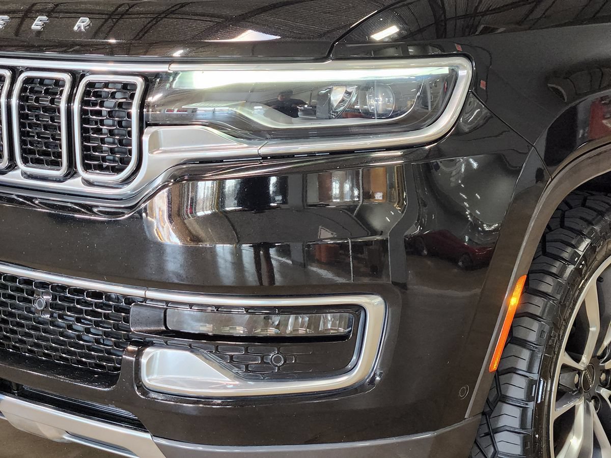Used 2022 Jeep Wagoneer Series III w/ Premium Group I AWD/4WD image 14