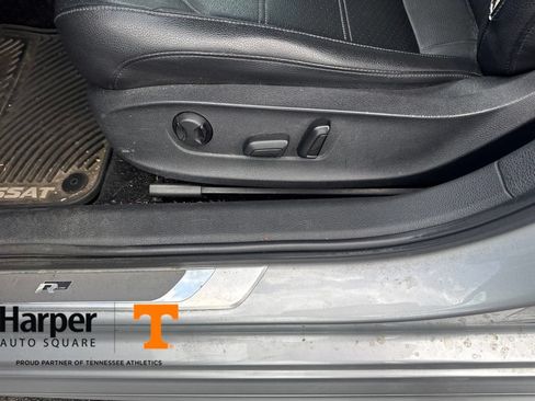 Used 2017 Volkswagen Passat 1.8T R-Line FWD image 18