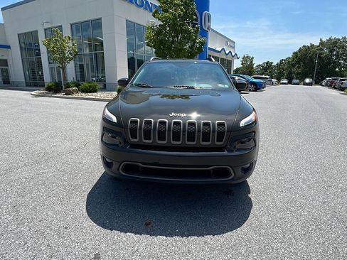 Used 2017 Jeep Cherokee 75th Anniversary AWD/4WD image 9