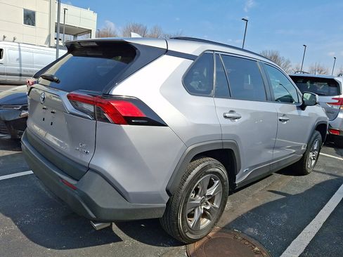 Used 2022 Toyota RAV4 LE image 4