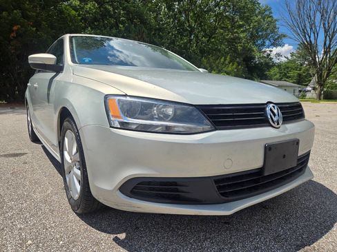 Used 2011 Volkswagen Jetta SE FWD image 15