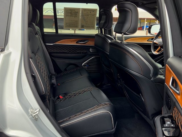 Used 2024 Jeep Grand Cherokee Summit AWD/4WD image 16