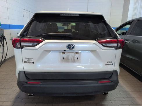 Used 2022 Toyota RAV4 XLE Premium image 3