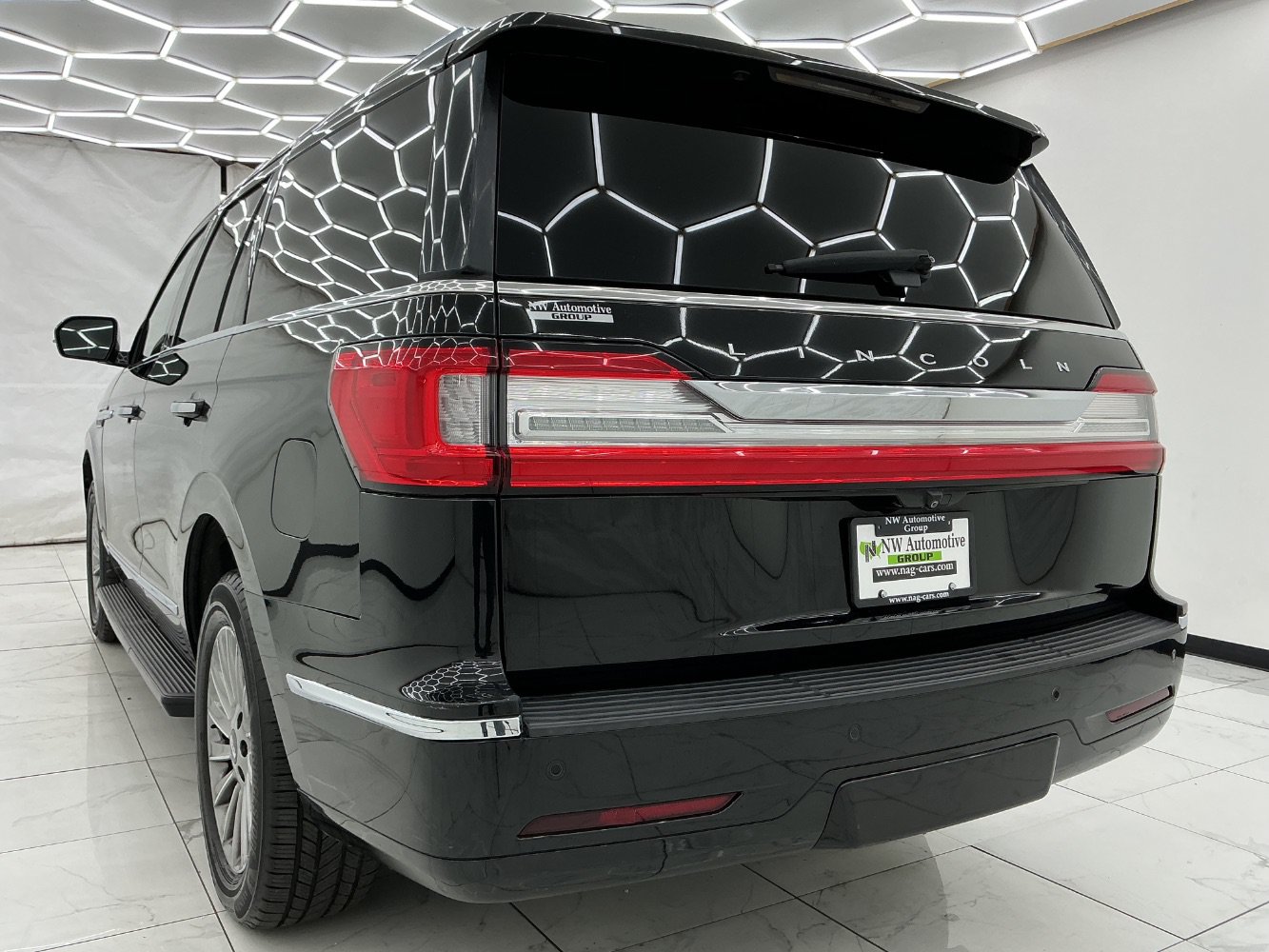 Used 2018 Lincoln Navigator Premiere RWD image 10