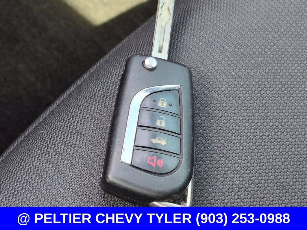 Used 2025 Toyota Corolla LE FWD image 32