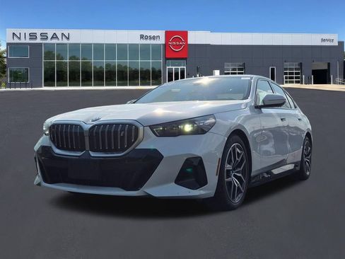 Used 2024 BMW i5 eDrive40i w/ M Sport Package RWD image 7