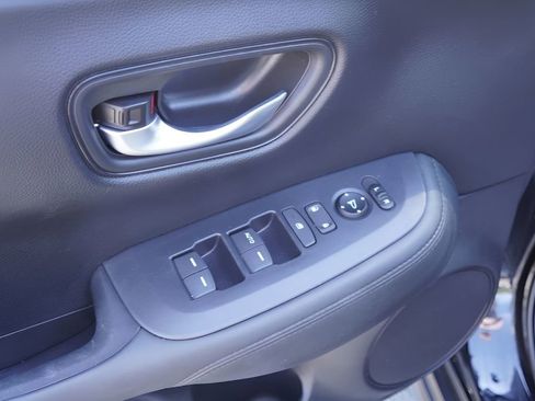 Used 2025 Honda HR-V LX image 17