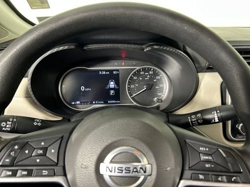 Used 2021 Nissan Versa SV FWD image 13