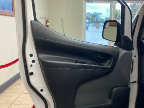 Used 2020 Nissan NV200 S image 23
