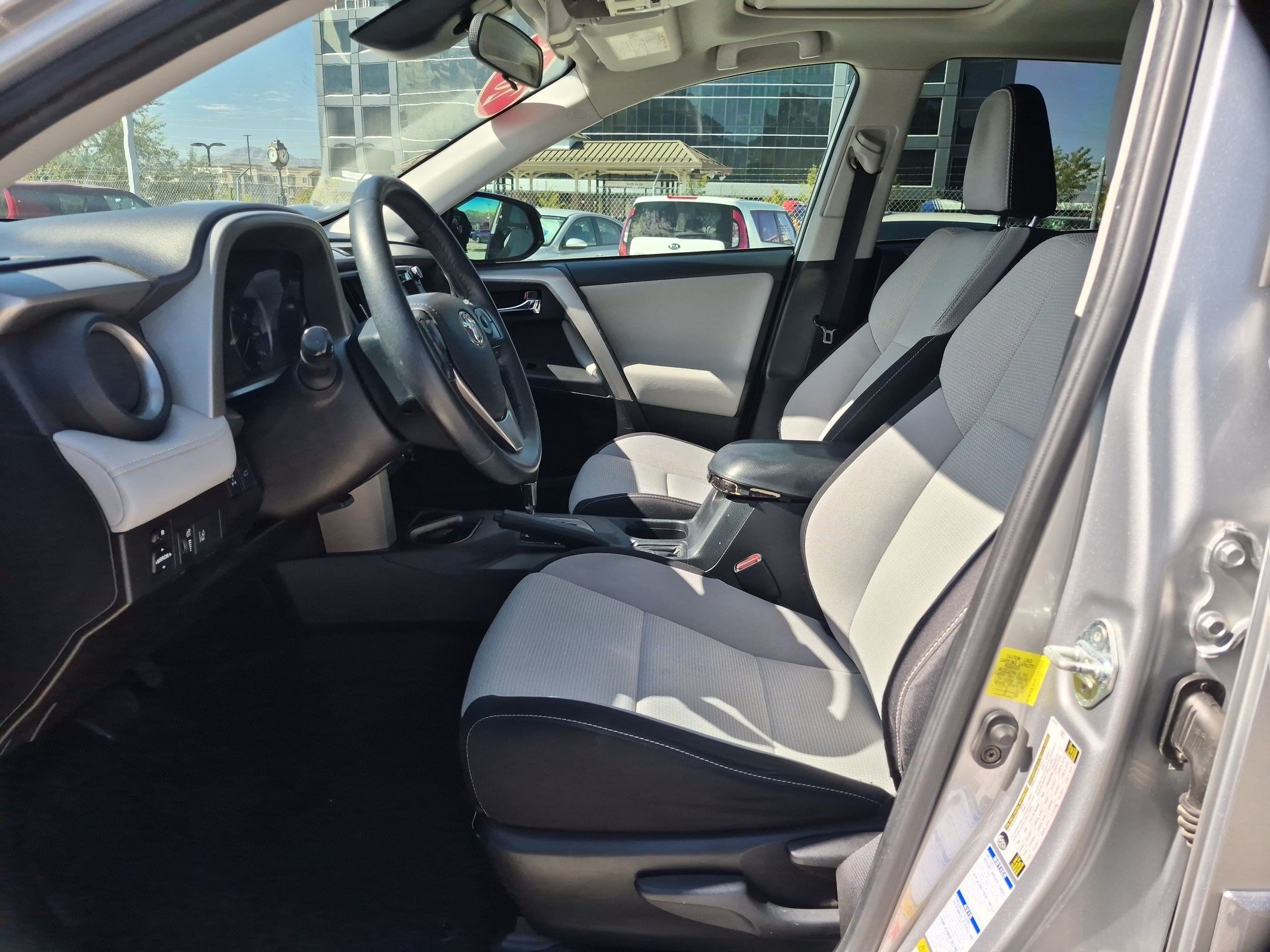 Used 2018 Toyota RAV4 XLE AWD/4WD image 25